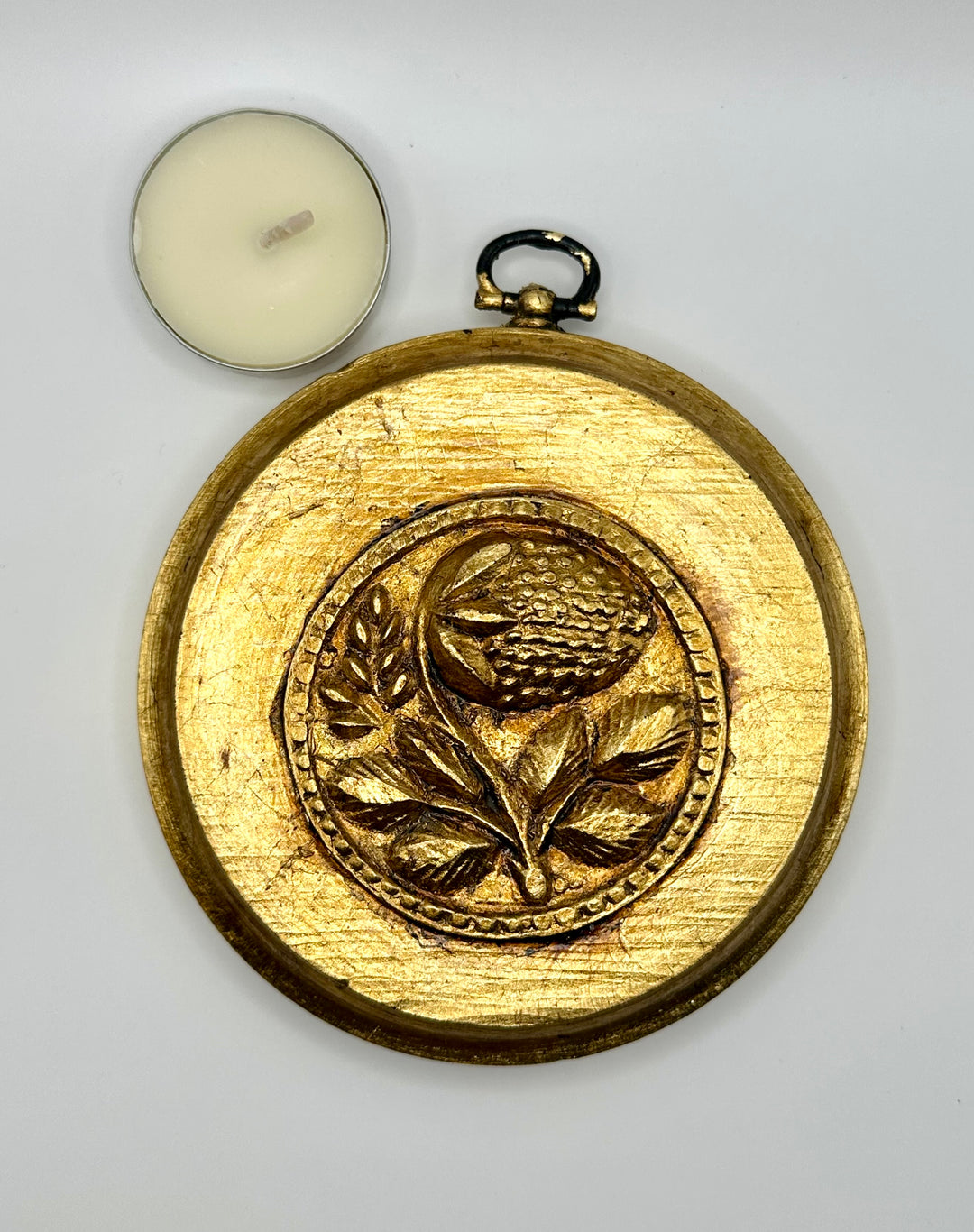 Vintage Style Medallion - Strawberry