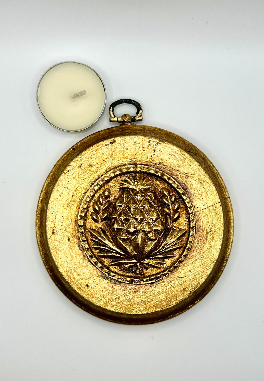 Vintage Style Medallion - Pineapple