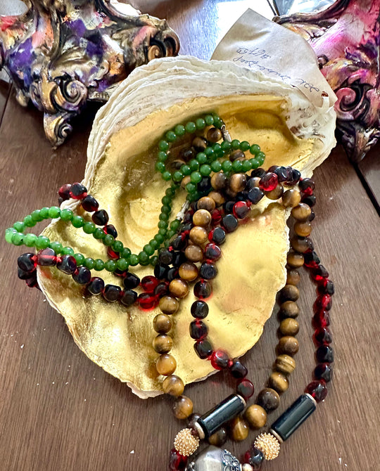 Giant Gilded Oyster Shell (B) - 22k